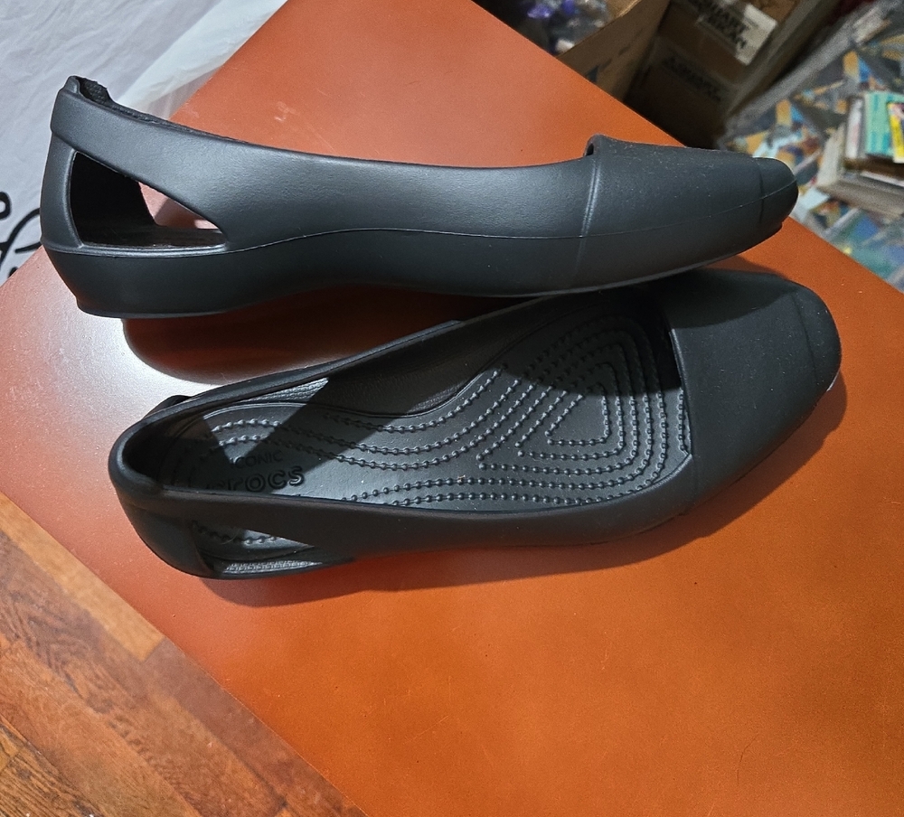 CROCS Women's Black Flats Size 7W